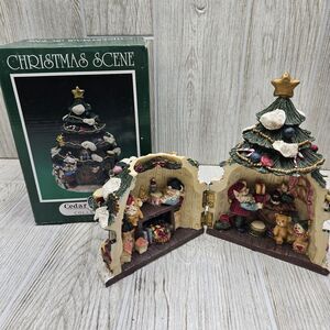 Kirklands Cedar Creek Collection Christmas Scene Tree Elves Hinged 030848‎